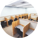 完全個室ブースで全席コンセント設置