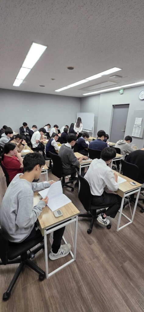 ゼミ室が満員となるほど塾生もふえてきました！