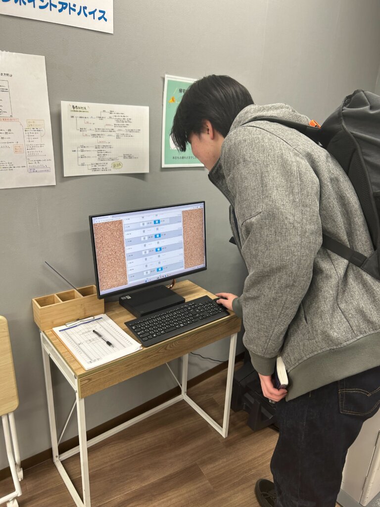 高3生が22時まで残って勉強していました。