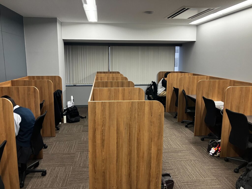 新しく開設された８階の自習室です！