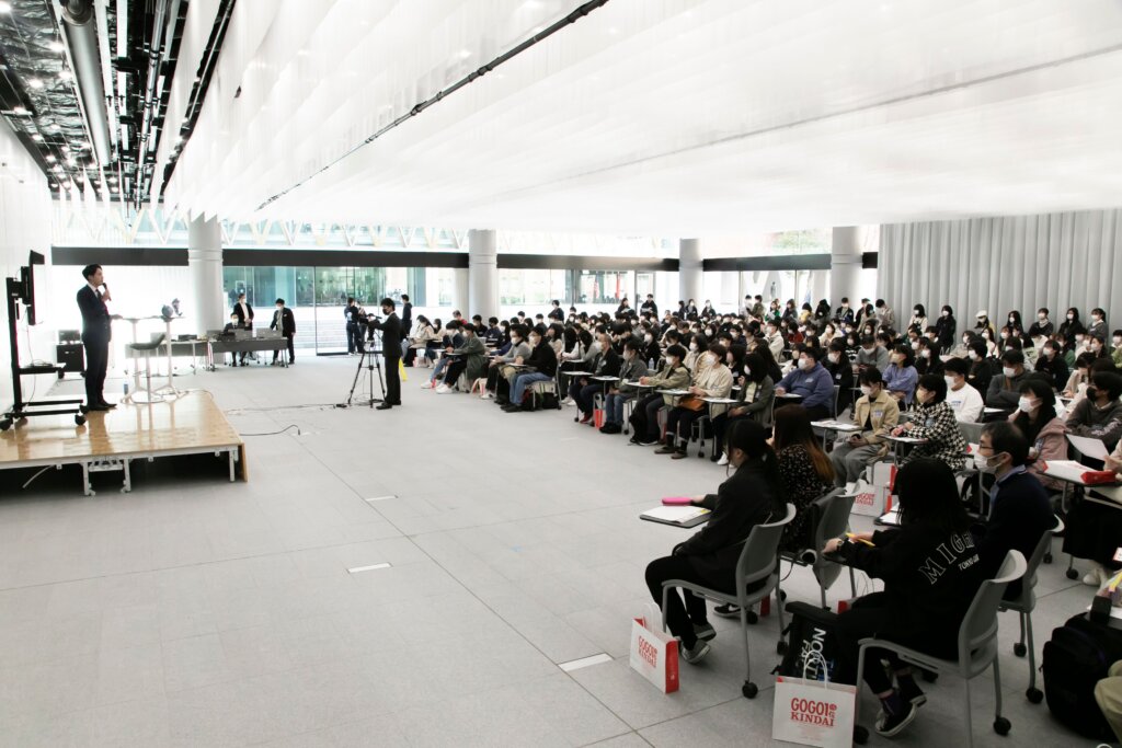 【近畿大学】オープンキャンパスで代表の八澤が講演会をしてきました